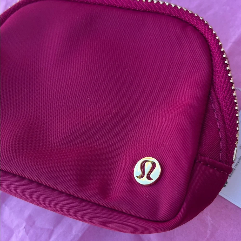 Authentic Lululemon Everywhere Belt Bag Nano - Picture 5 of 16